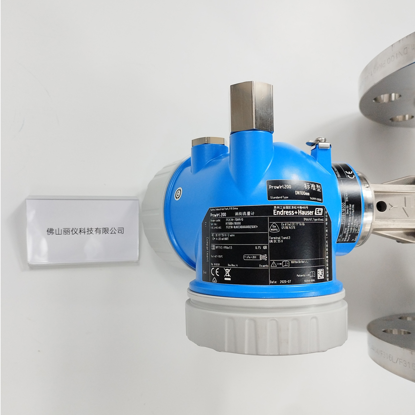 E+H 7F2C1H-NJACCADAAAAD2SKA1+AKZ1 flowmeter model label and specification