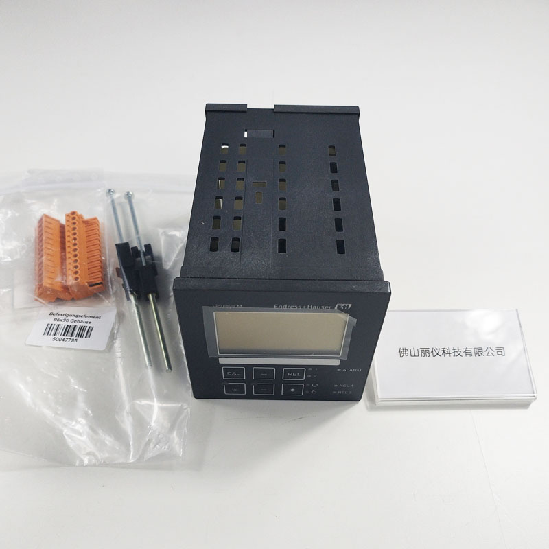 E+H CPM223-MR0005 pH/ORP变送器 盘装式整体实拍